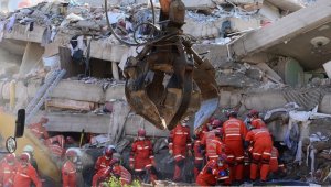 Yıkılan her bina için ayrı ayrı enkaz toplama alanı