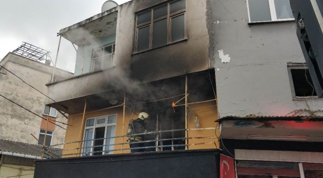 5 yaşındaki çocuk çakmakla oynarken evi yaktı