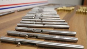 50 tane kalem suikast silahı ele geçirildi