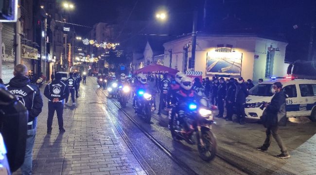80 saatlik kısıtlama başladı: Taksim ve İstiklal Caddesi kapatıldı