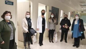 AK Partili kadınlardan sağlık çalışanlarına moral ziyareti
