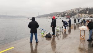 Arnavutköy sahilinde balıkçılara sosyal mesafe ayarı
