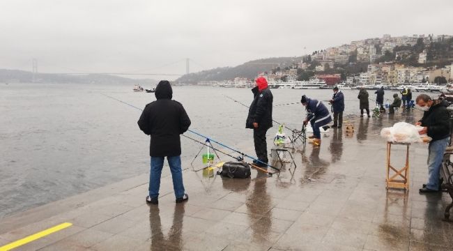 Arnavutköy sahilinde balıkçılara sosyal mesafe ayarı