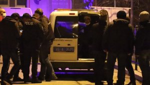 Atatürk büstü ve Türk bayrağına zarar vermeye çalışan şüpheli tutuklandı