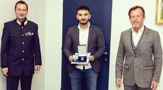 Avusturya'da Türk gençlerine şeref madalyası