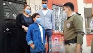 Bakan Soylu küçük Eymen'e kuş hediye etti