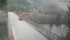 Baraj gölünde kayboldu. Atlama anı