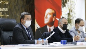 Başkan Batur'dan yılın son meclisinde çifte mesajı