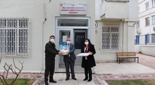 Başkan Şahiner'den jandarma personeline jest