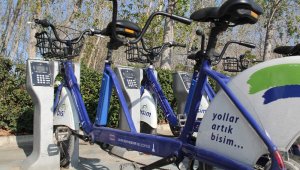 Belediyenin bisikletlerine, kilidini kırarak zarar veriyorlar