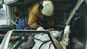 Buca'da can pazarı! Araçta sıkıştılar