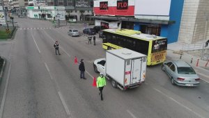 Bursa'da sokak kısıtlamasında cadde ve meydanlar boş kaldı