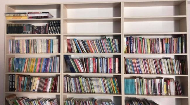 Çandarlı'daki kütüphane yeni kitaplarla zenginleştirildi