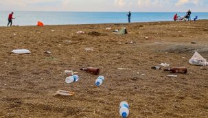 Caretta yuvalarının olduğu plaj çöplük oldu