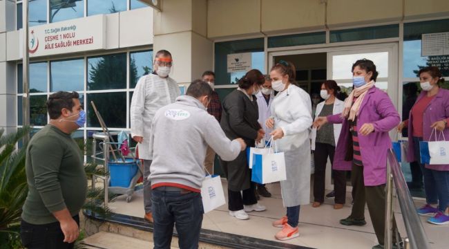 Çeşme'de sağlık çalışanlarına kumanya