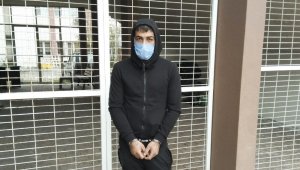 Cezaevi firarisi kanepenin altında saklanırken yakalandı