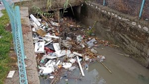 Çöplüğe dönen dere yatakları temizlendi