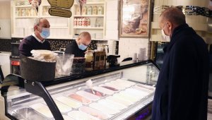 Cumhurbaşkanı Erdoğan, dondurmacıya uğradı