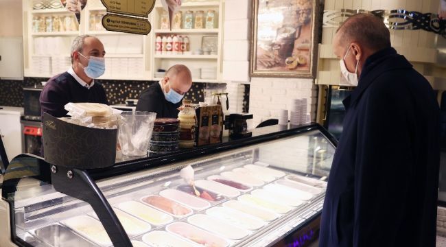 Cumhurbaşkanı Erdoğan, dondurmacıya uğradı
