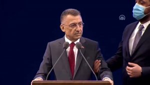 Cumhurbaşkanı Yardımcısı Fuat Oktay, kürsüde rahatsızlandı