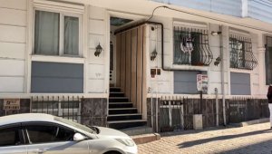 Dehşet! Kızını boğazından bıçakladı