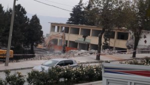 Depreme dayanıksız okullar yıkılıyor