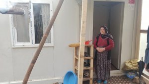 Depremzedeler kış bastırmadan evlerine taşınmak istiyor