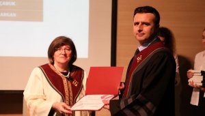 Emetli profesörün başarısı gururlandırdı