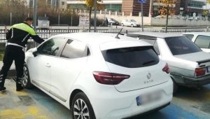 Engelli parklarına park eden sürücülere ceza yağdı