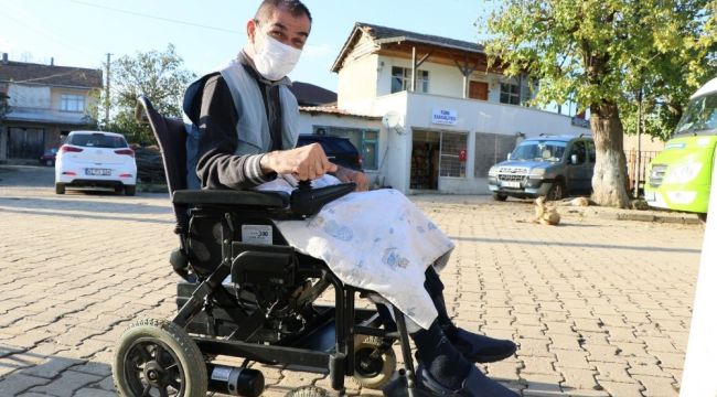 Engellilerin arızalanan akülü sandalyelerini Büyükşehir tamir ediyor