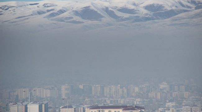 Erzurum'da hava kirliliği siyah bulutlar oluşturdu