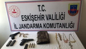 Eskişehir'de bin yıllık İncil ele geçirildi