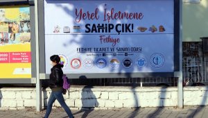 Fethiye, 'Yerel İşletmene Sahip Çık' afişleriyle donatıldı