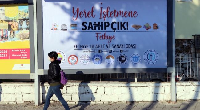 Fethiye, 'Yerel İşletmene Sahip Çık' afişleriyle donatıldı