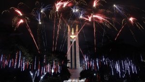 Filipinler 2021'i havai fişek gösterisiyle karşıladı