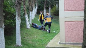 Fuhuş baskını! Polisi görünce 3. kat penceresinden atladı