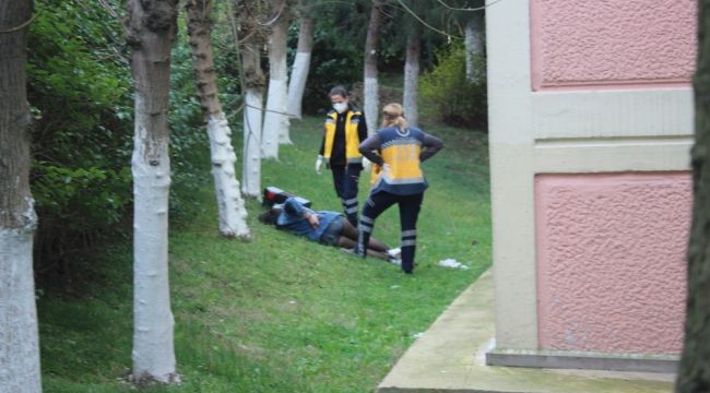 Fuhuş baskını! Polisi görünce 3. kat penceresinden atladı