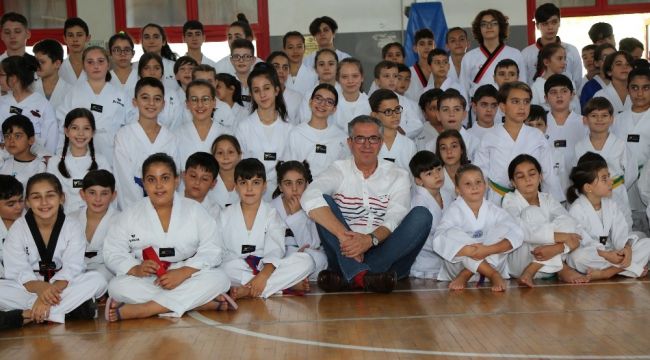 Gaziemirli sporcular madalyaları topladı