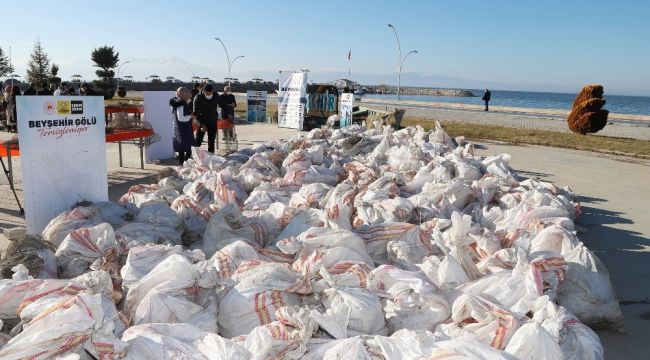 Gölden 470 hayalet çıkarıldı