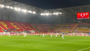 Göztepe ve Alanyaspor maçında ırkçılığa karşı topa 10 saniye dokunmadılar