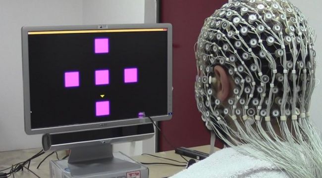 Gürültü engelleyici EEG kayıt başlığı