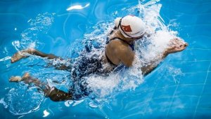 Havuzdan 100 madalya çıkardı