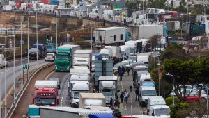 İngiltere'de yaklaşık 3 bin TIR mahsur kaldı