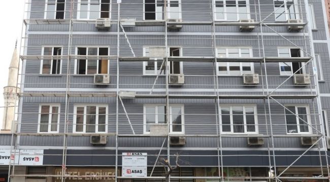İnönü Caddesi'nde bina cepheleri yenileniyor