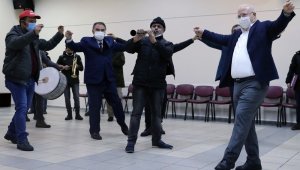 İşçiler zammı Muğla Zeybeği ile kutladı