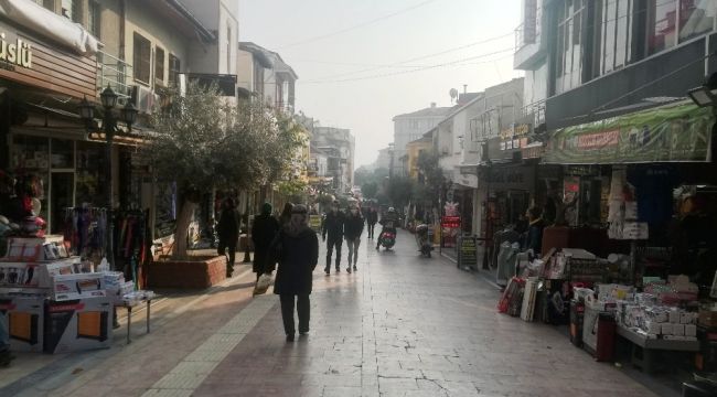 İşyerleri önünde 2'den fazla kişinin oturması yasaklandı