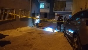 İzmir'de balkondan atladığı ileri sürülen genç öldü