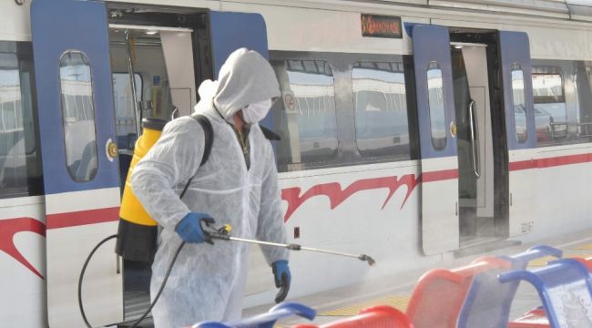 İzmir'de duraklar, toplu ulaşım araçları dezenfekte ediliyor