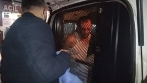 İzmir'de polis memuruna döner bıçaklı saldırı