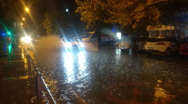 İzmir'de gece yarısına kadar çok kuvvetli yağış var